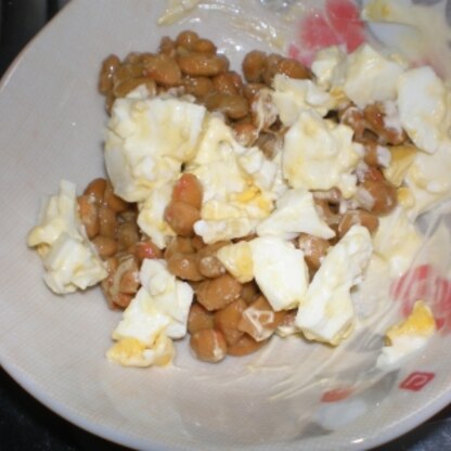 LLサイズの卵を半分使って作りました。小鉢におかずとして作ったので、マヨをプラス。